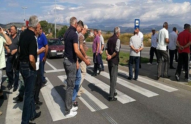 Radnici KAP-a i danas blokirali saobraćaj