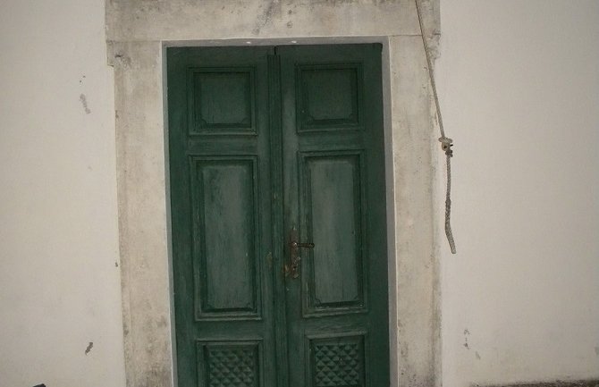 HGI oštro osudila obijanje crkve u Boki (FOTO)