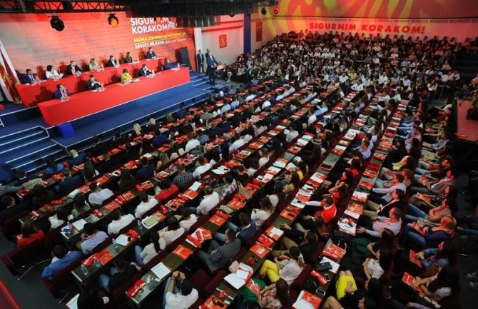  Đukanović mladima: Za napredak države presudno je znanje