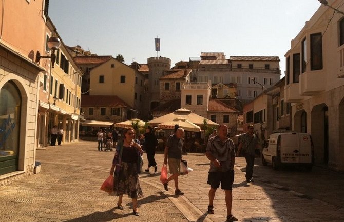 Crnu Goru u avgustu posjetilo preko pola miliona turista