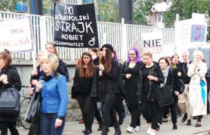 Poljska: Žene u crnom štrajkuju zbog najave potpune zabrane abortusa