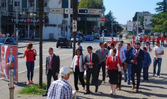 Demokrate: Baranima smeta što je vlast tek pred izbore počela da krpi puteve