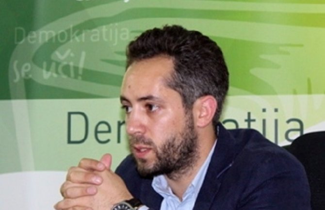 Vučković: Političke partije da se odrede i po pitanju zakona o Vladi