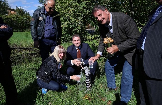 Ivanović otvorio vodovod u Veljem Brdu