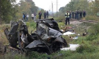 Kraljevo: Voz smrskao automobil, tijela ostala rasuta po pruzi