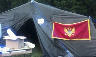 Bar: Građani glasaju ispod šatora