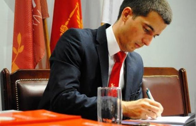 Bečić pisao šefu misije OEBS-a: Režim DPS-a pokazao svoje pravo lice gašenjem Viber-a i Whatsapp-a