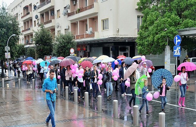 Danas šetnja za Rozi oktobar