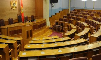 Kazniti neopravdane nedolaske poslanika na zasijedanje Skupštine 