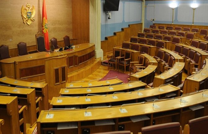 Kazniti neopravdane nedolaske poslanika na zasijedanje Skupštine 