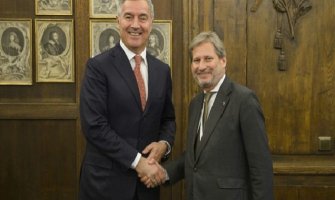 Johanes Han čestitao Milu Đukanoviću izbornu pobjedu, važno brzo formiranje Vlade