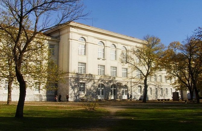 Vratite školske policajce