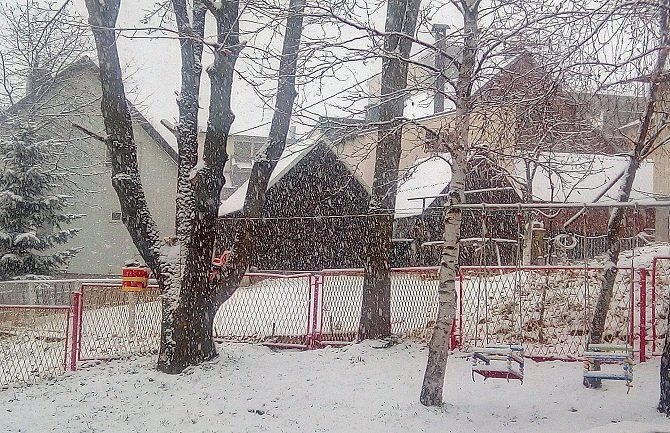 Novembar je počeo sa snijegom (FOTO)