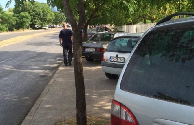 Da parkiraš kako treba to je stvar kulture, a mi navikli sve na silu i bez procedure!