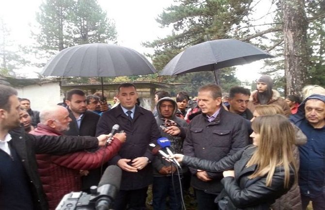 Ministar zdravlja obišao poplavljena područja i kolektivni smještaj u Beranama (FOTO)