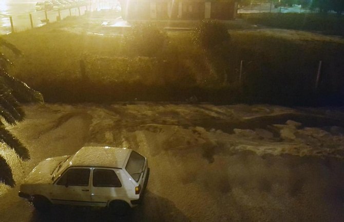 Grad obijelio sve u Baru