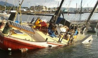  Jahta oštećena u jakom nevremenu