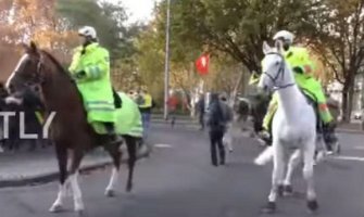 Sukob policije sa grupom Kurda, 25.000 ljudi na protestima protiv Erdogana