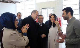 Na aerodromu u Ankari: Erdogan isprosio marokansku ljepoticu za turskog glumca (VIDEO)