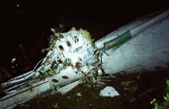 Srušio se avion sa brazilskim fudbalerima, 76 osoba poginulo