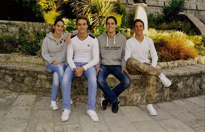 Prve četvorke rođene u Crnoj Gori, slave danas 17. rođendan