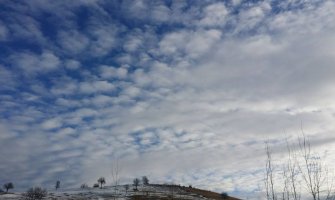 Danas oblačno i hladno, ponegdje padavine