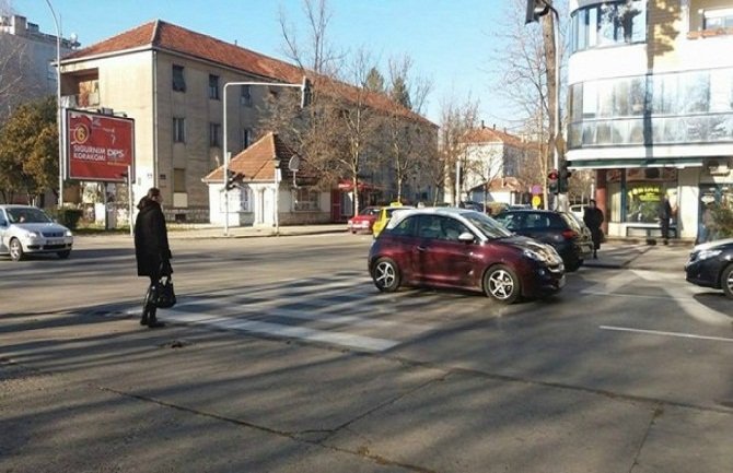 Nestao semafor u Nikšiću (FOTO)