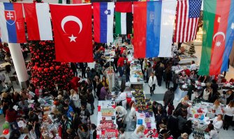 Podgorica: Otvoren humanitarni božićni bazar
