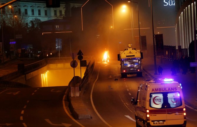 Odjeknule dvije snažne eksplozije u Istanbulu, 20 policajaca povrijeđeno (FOTO)