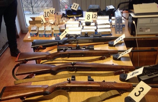 Po povratku u CG uhapšen Gusinjanin, oduzete puške, pištolji, municija