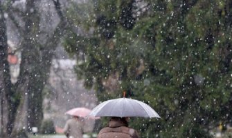 Oblačno sa povremenom kišom, na sjeveru bez padavina