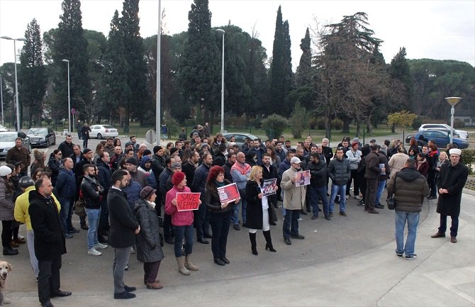 Građani Podgorice protestovali protiv ubijanja civila u Siriji