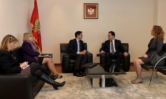 U NATO i EU ulazi crnogorsko društvo u cijelini, a ne vlast ili opozicija