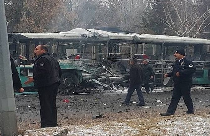 Eksplodirao autobus, 13 poginulih, 48 povrijeđenih