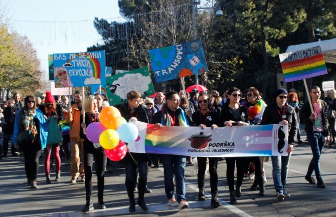 Završena parada ponosa, Kalezić: Da nas podrže očevi i majke!  