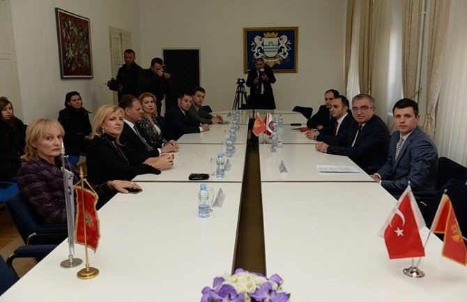 Rekonstrukcija Sahat kule i Trga Bećir-bega Osmanagića