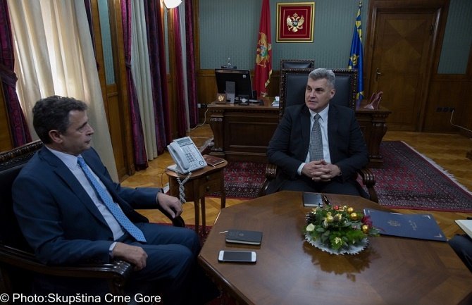 Posvećenost jačanju odnosa primjerenih susjednim državama