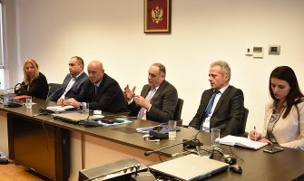 Vlada odlaže ukidanja minulog rada?