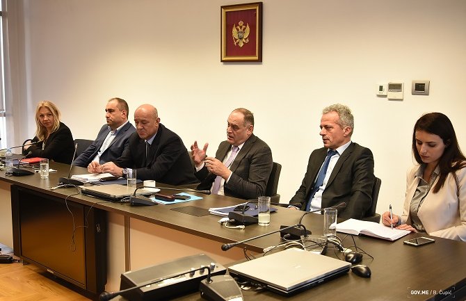 Vlada odlaže ukidanja minulog rada?