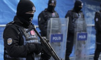 Novi napad u Istanbulu: 15-godišnjak ranio dvije osobe u džamiji