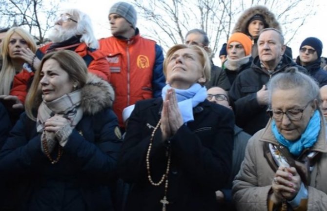 Stravični krici tokom molitve vjernika u Međugorju (VIDEO)