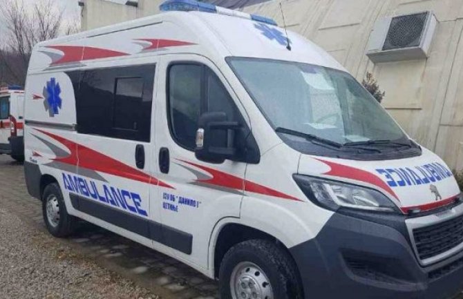 Mitropolija Opštoj bolnici „Danilo I“ poklonila reanimobil