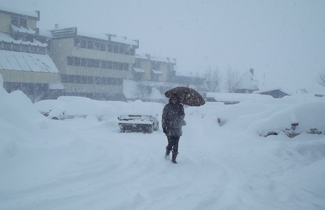 Snijeg u Srbiji, Hrvatskoj, BiH, Makedoniji (FOTO)