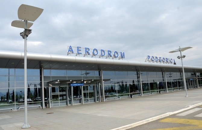 Avion iz Beograda nije mogao da sleti u Podgoricu