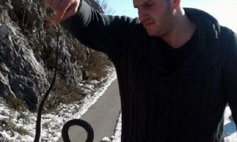 Nikšićanin pronašao smrznutu zmiju (FOTO)