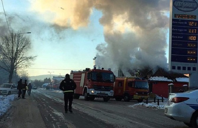 Izgorjela štala, gorio diskont pića