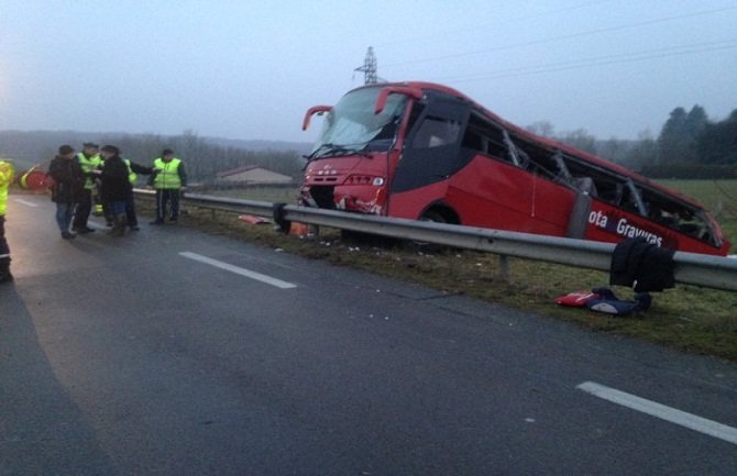 Autobus sletio sa puta, četvoro poginulo, 20 povrijeđenih (FOTO)