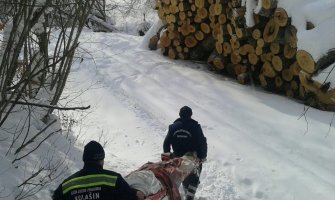 Kolašin: Spasili nepokretnu staricu, 3 km je nosili pješke kroz sniježne namete