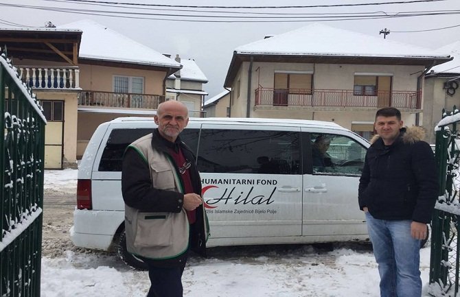 Bjelopoljci uručili izbjeglicama hranu, odjeću, lijekove...