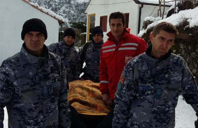 Bar: Iz zaleđenog sela evakuisan bolesni starac